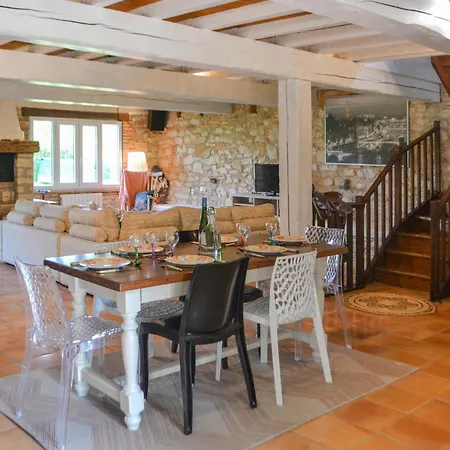 Lovely In * Monclar-de-Quercy